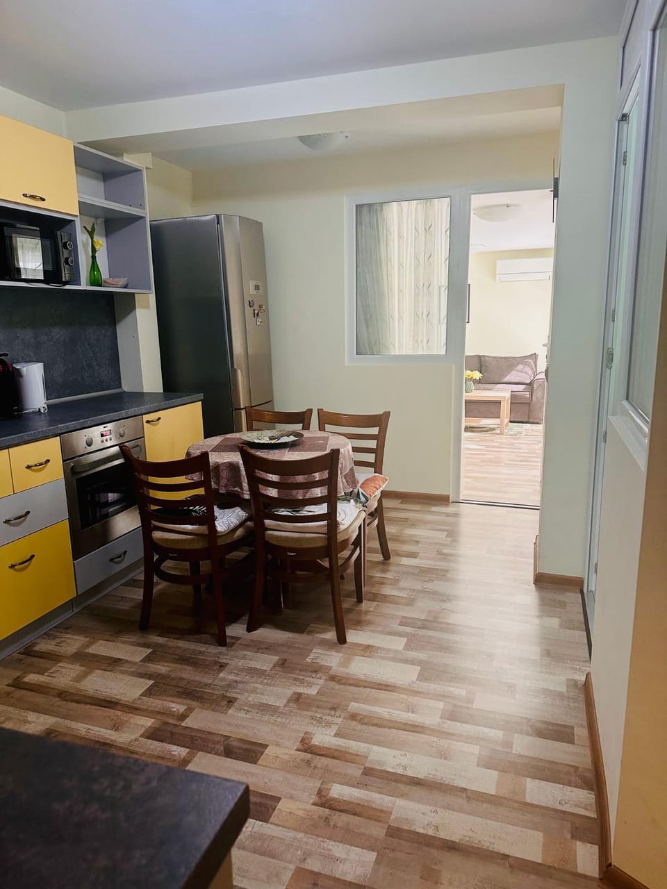 Kitchen or kitchenette, Seating area, Dining area