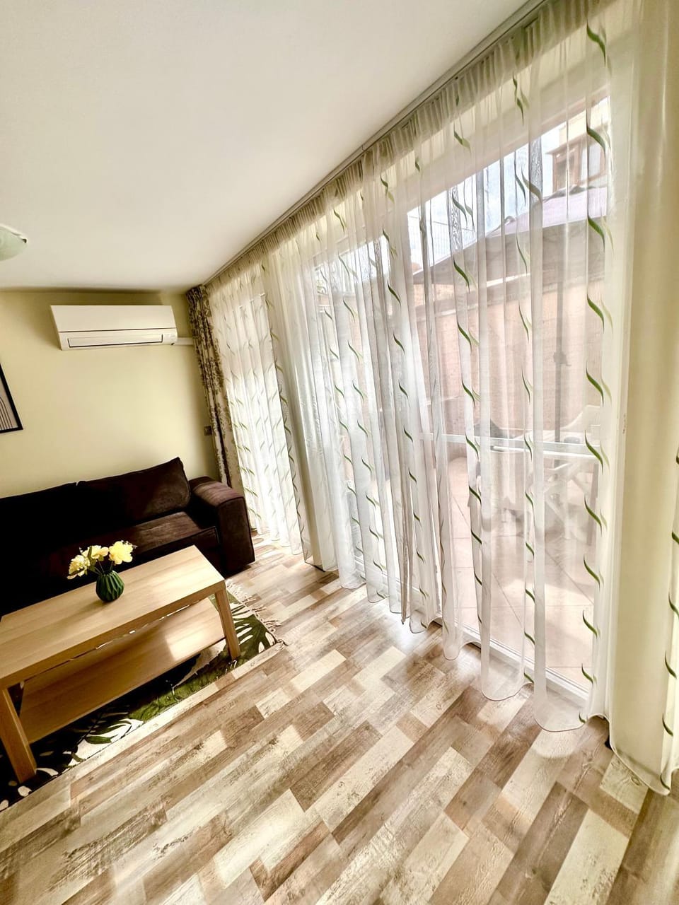 Living room, Seating area, air conditioner