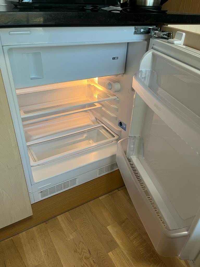 Kitchen or kitchenette, oven