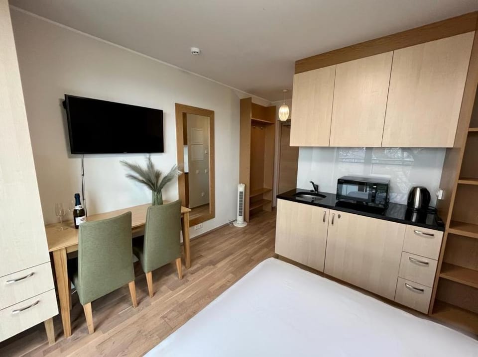 TV and multimedia, Kitchen or kitchenette, minibar