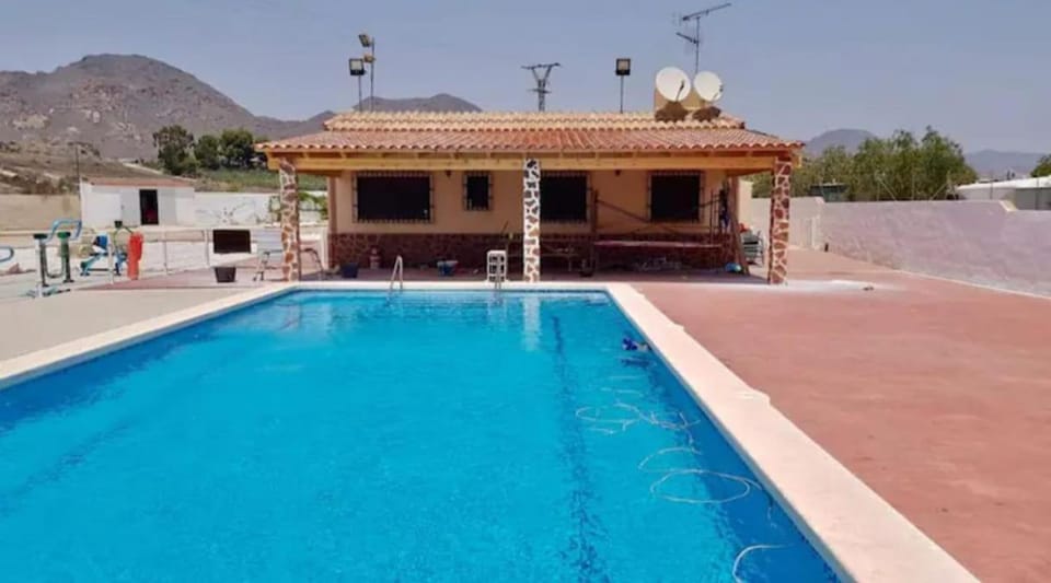 Swimming pool, Swimming pool