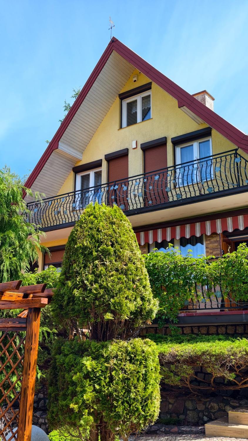 Property building, Spring, Day, Garden, Garden view