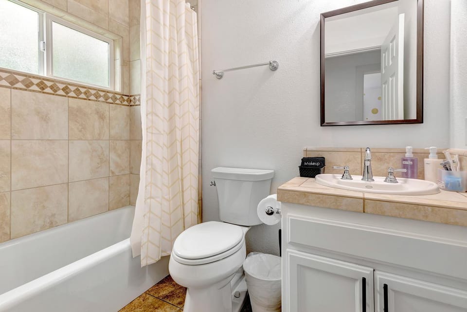 Modern Family Home w/Pool and Hot Tub House in Atascadero