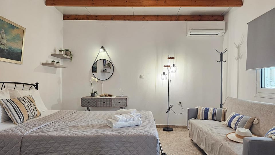 Photo of the whole room, Bedroom