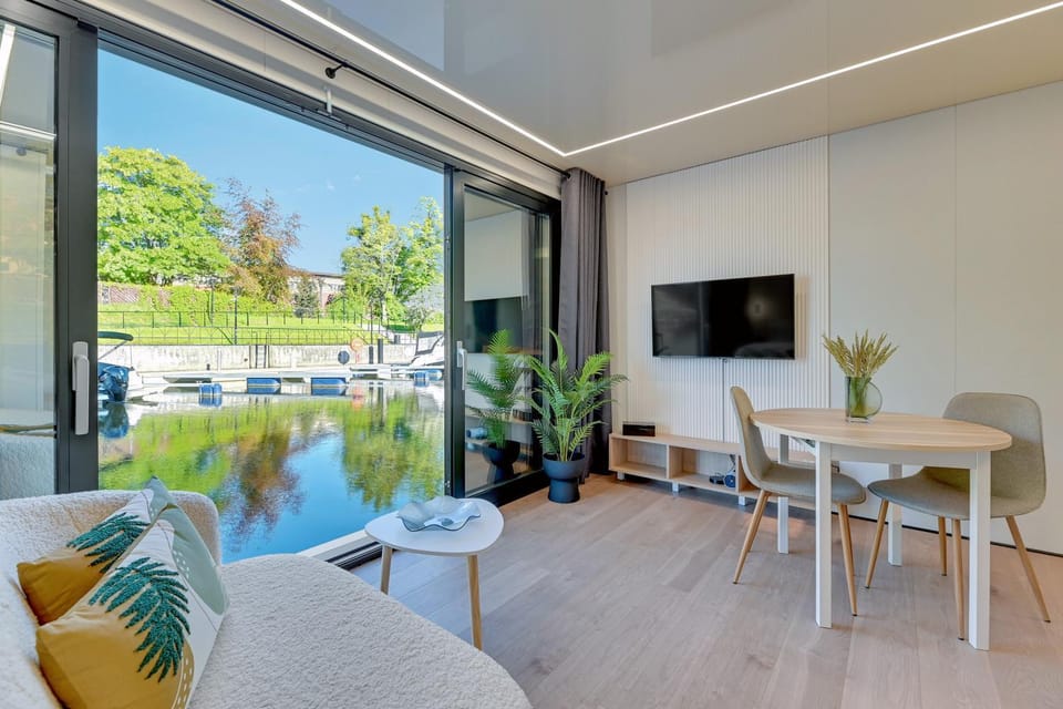 TV and multimedia, View (from property/room), Balcony/Terrace, Living room, Seating area, Dining area