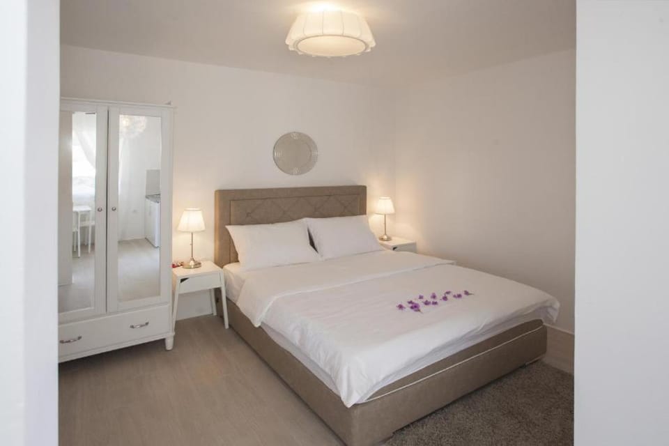 GUEST HOUSE LANA 1 Bed and Breakfast in Split