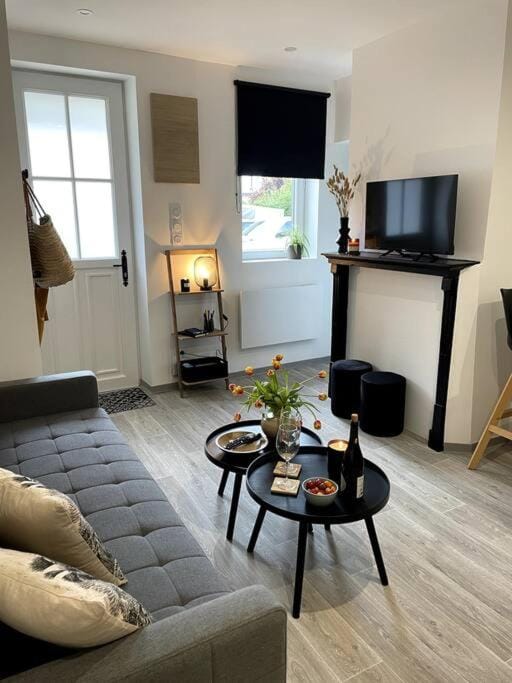 Bel appartement sur cour plein centre ville et parking Apartment in Moulins