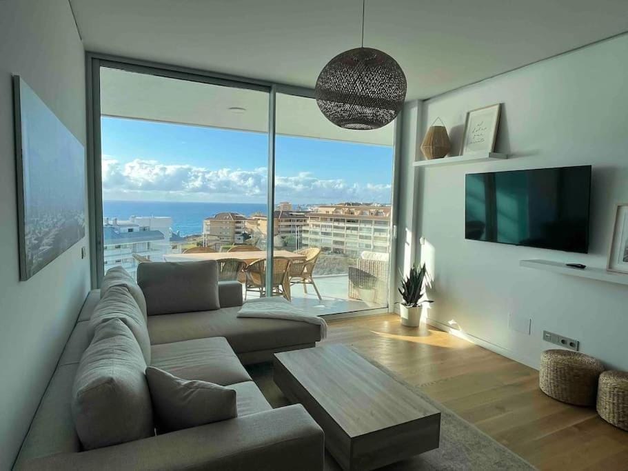Luxe Coast Views-Reserva del-Higuerón-Pool & Sea Apartment in Fuengirola