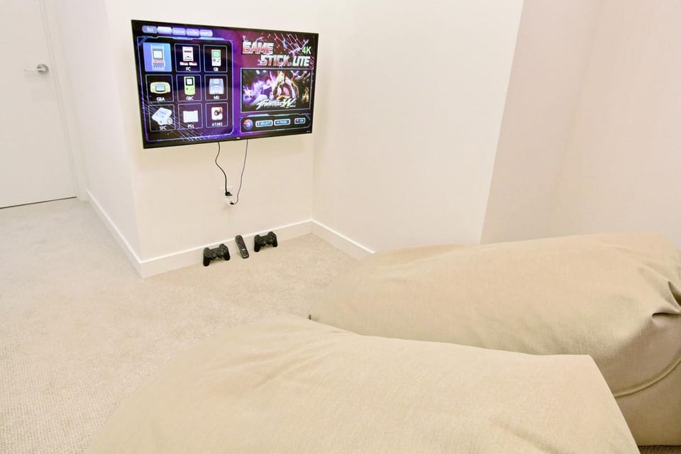 Game Room, TV and multimedia