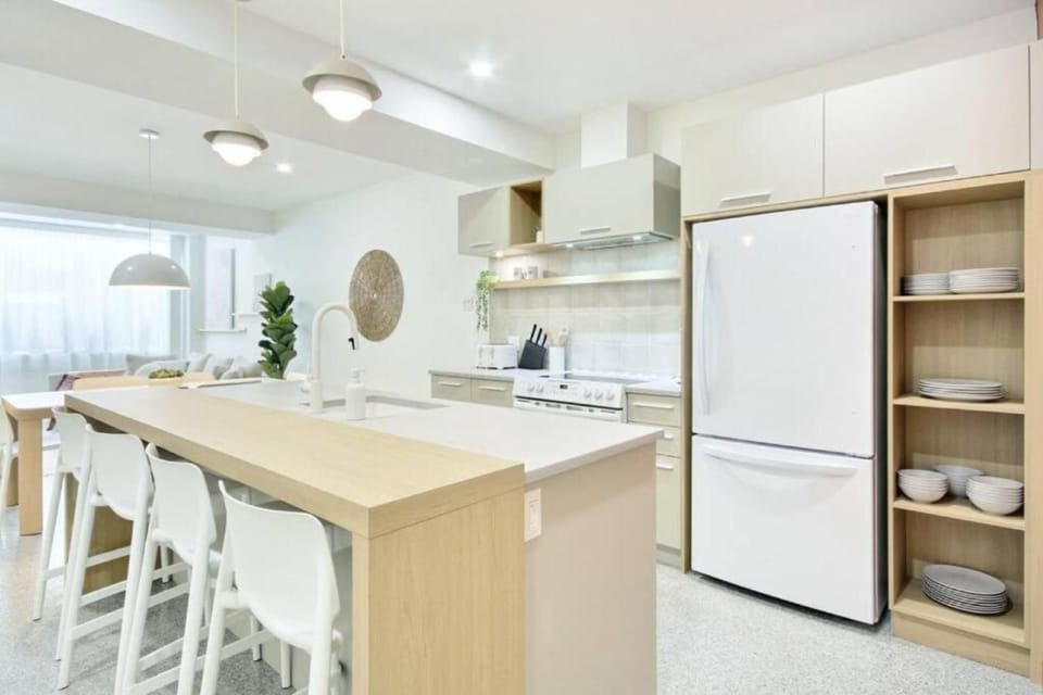 Kitchen or kitchenette, Dining area, dishwasher, minibar, pet friendly, stove