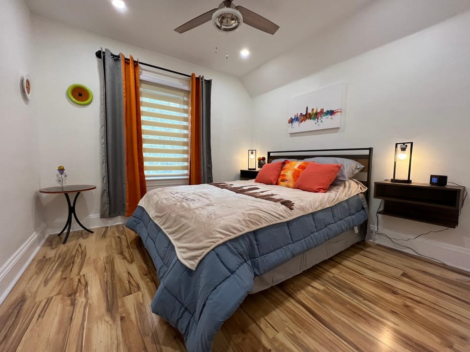 Bed, Photo of the whole room, Bedroom, fireplace