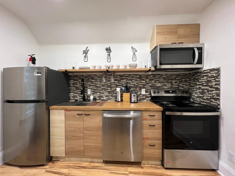 Kitchen or kitchenette, dishwasher, minibar, pet friendly, stove, toaster