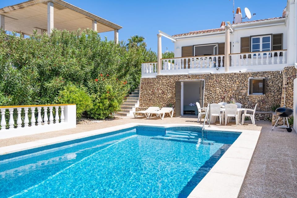 Off site, BBQ facilities, Swimming pool, sunbed