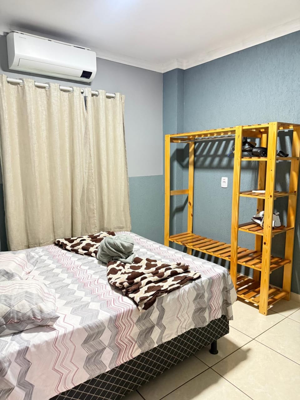 Bed, Photo of the whole room, air conditioner