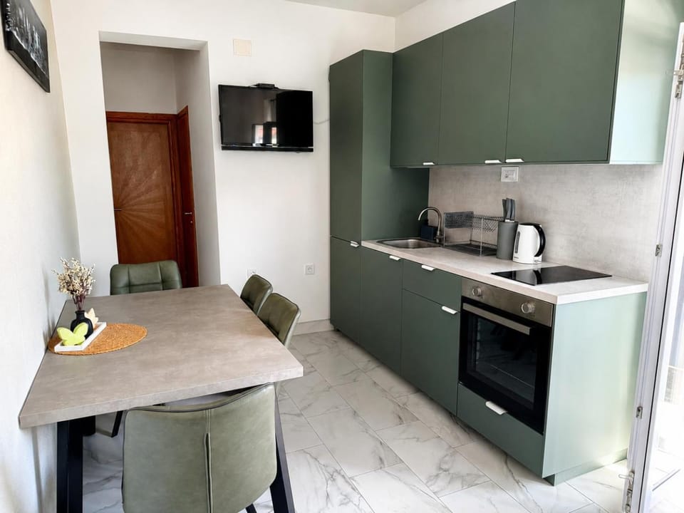 Kitchen or kitchenette, Living room, oven, stove