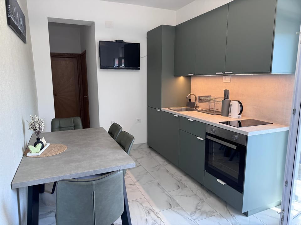 Kitchen or kitchenette, Living room, oven, stove