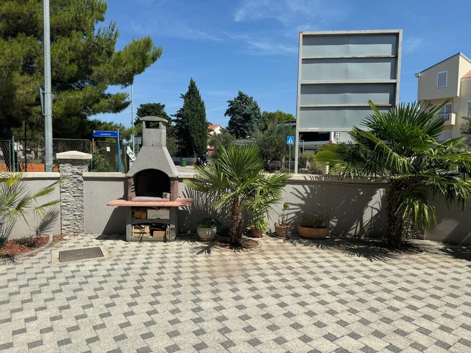 Patio, BBQ facilities, Parking