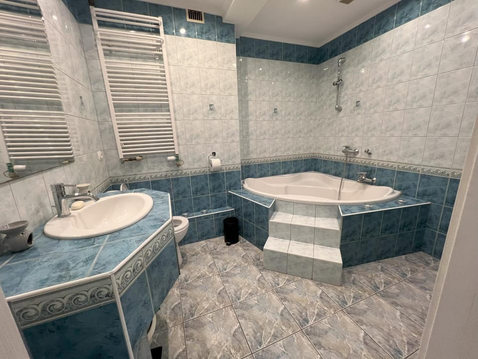 Bathroom, Bath