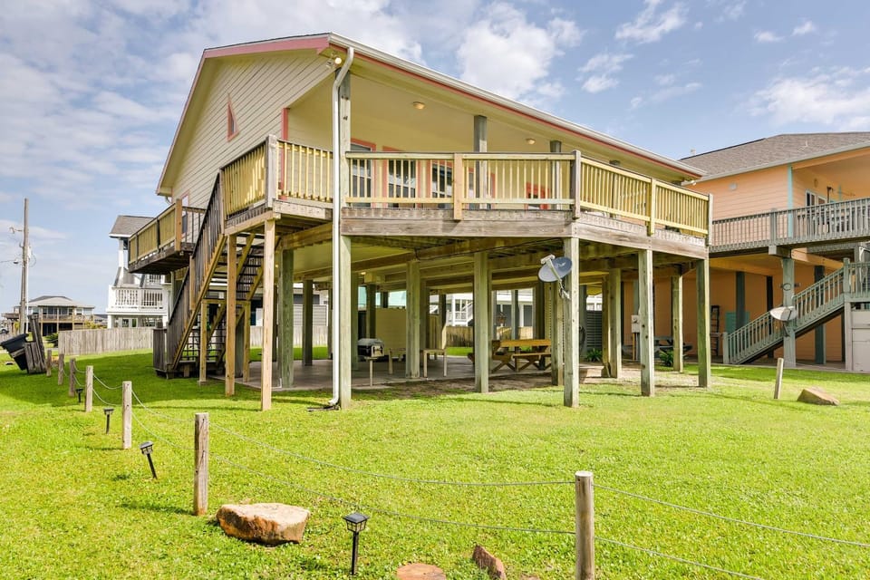 Walk to Crystal Beach! Family Retreat w/ Deck House in Bolivar Peninsula