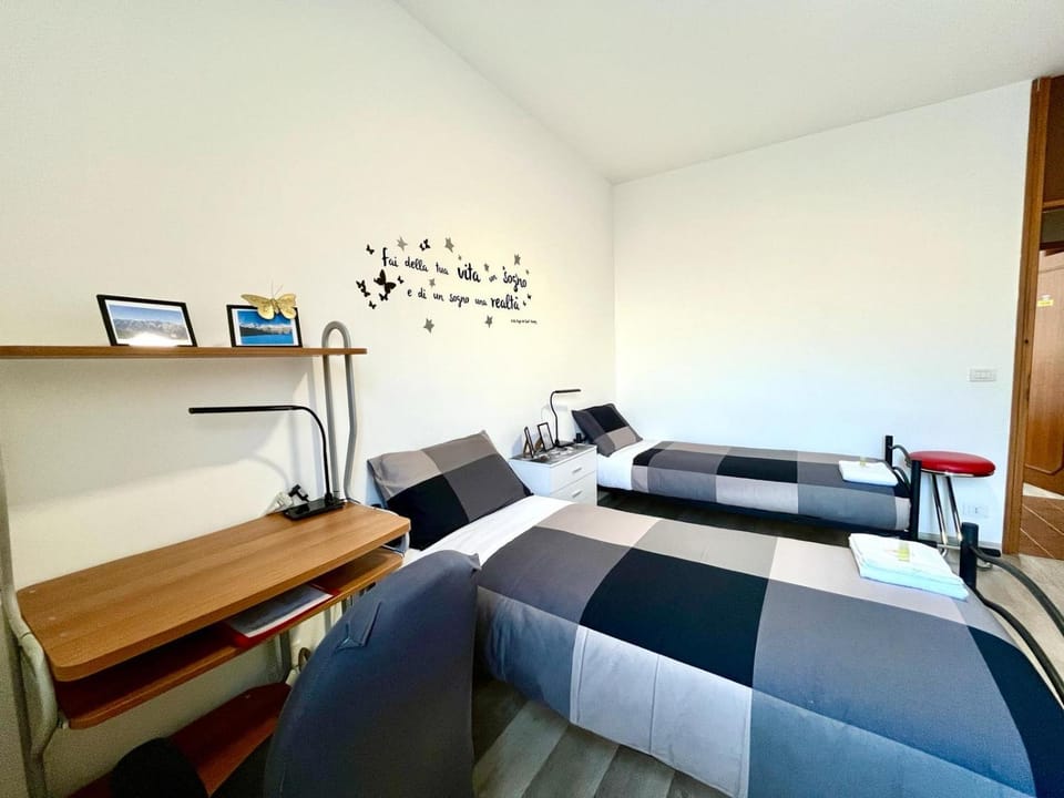 Bed, Living room, Photo of the whole room, Seating area, Bedroom