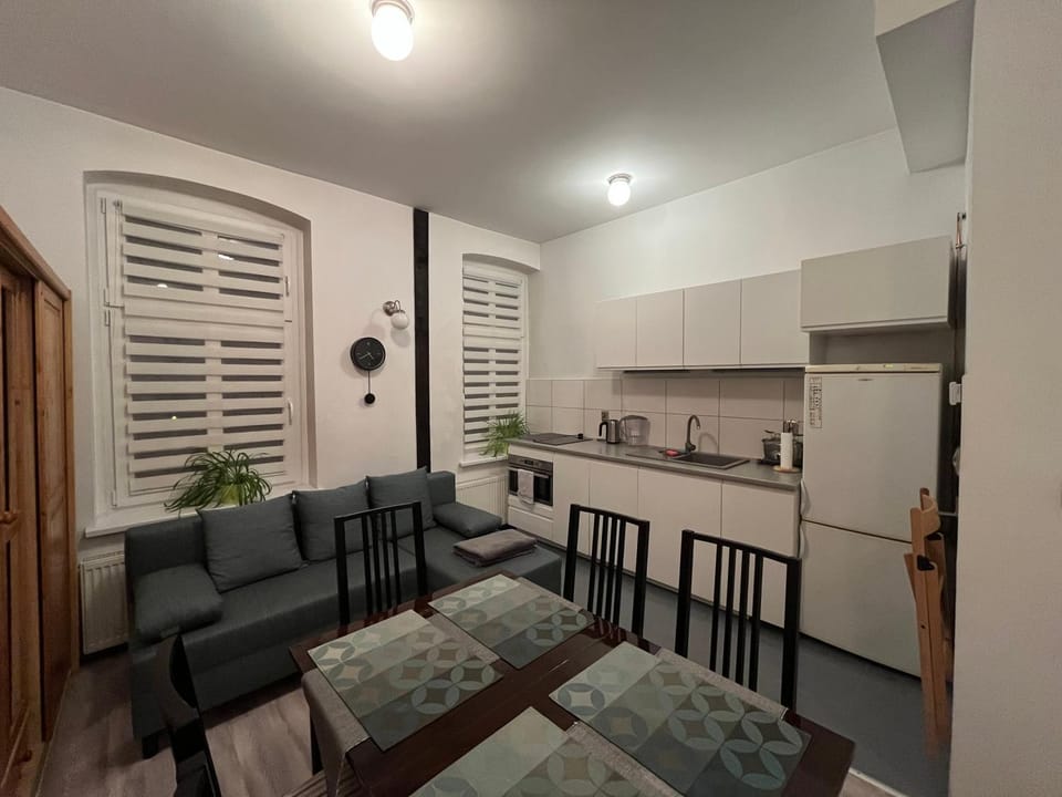 Kitchen or kitchenette, Seating area, Dining area