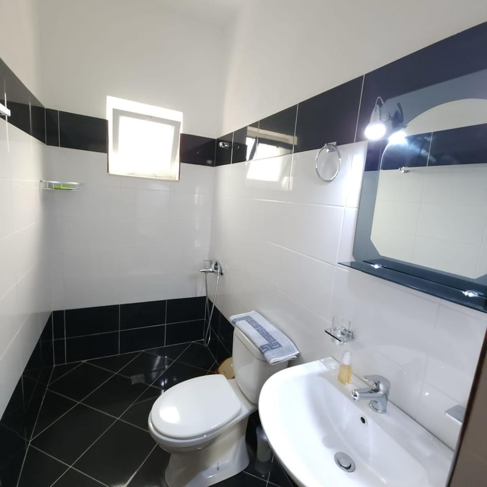 Toilet, Bathroom, towels