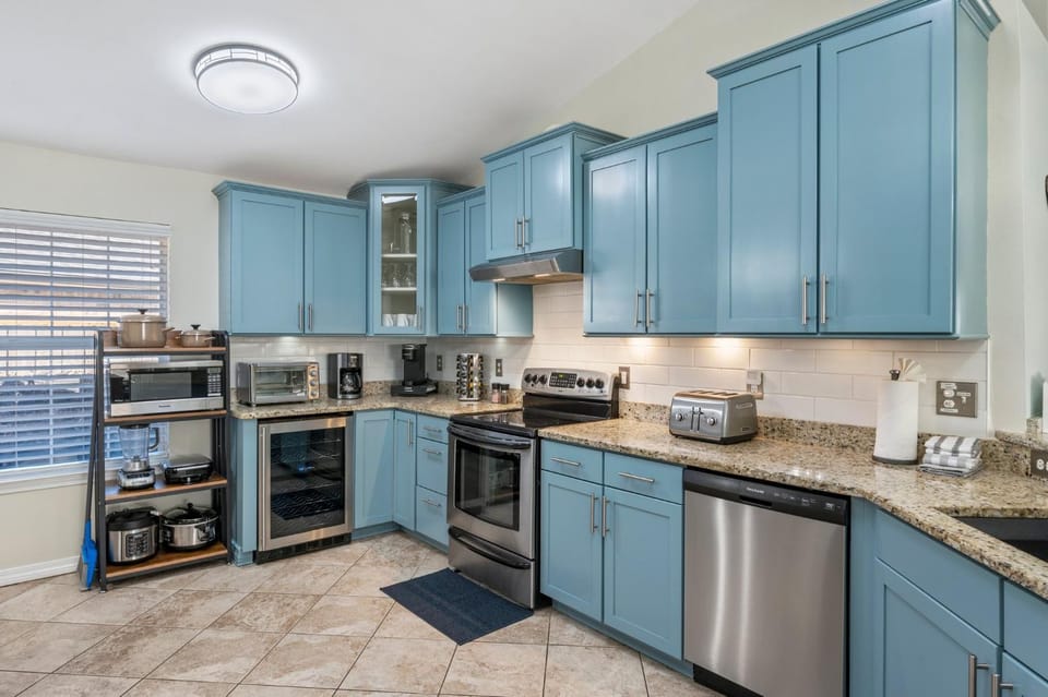 Beautiful Pet Friendly Home, Tropical Pool, Minutes to Private Beach access, Many extra amenities, please see host info House in Miramar Beach