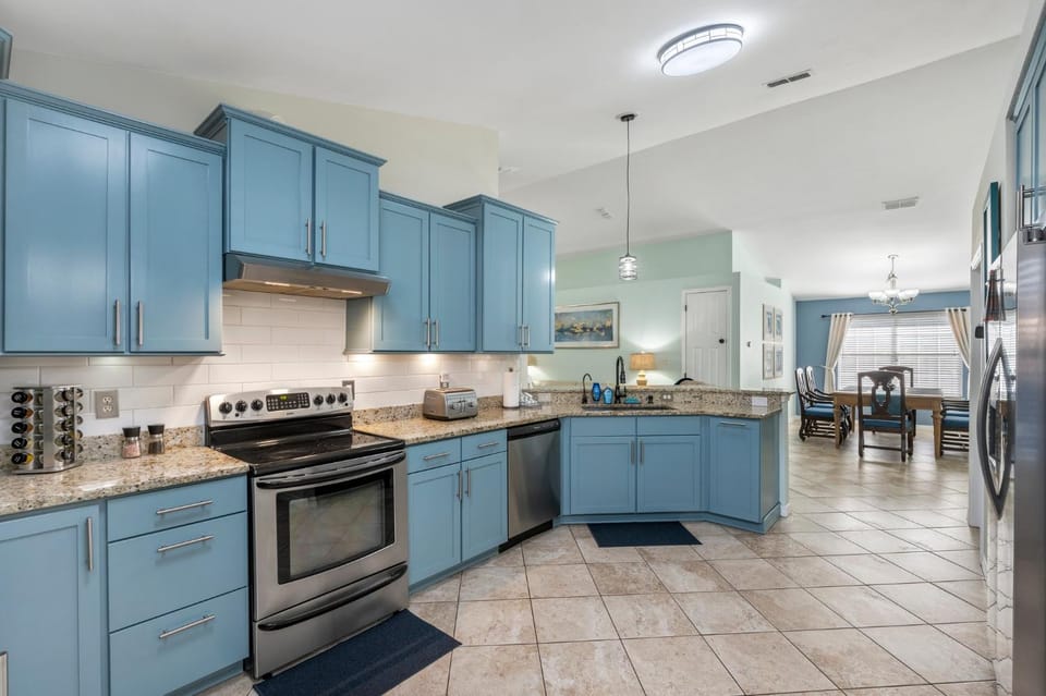 Beautiful Pet Friendly Home, Tropical Pool, Minutes to Private Beach access, Many extra amenities, please see host info House in Miramar Beach