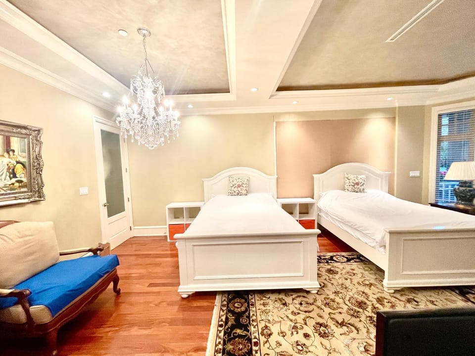 Photo of the whole room, Bedroom