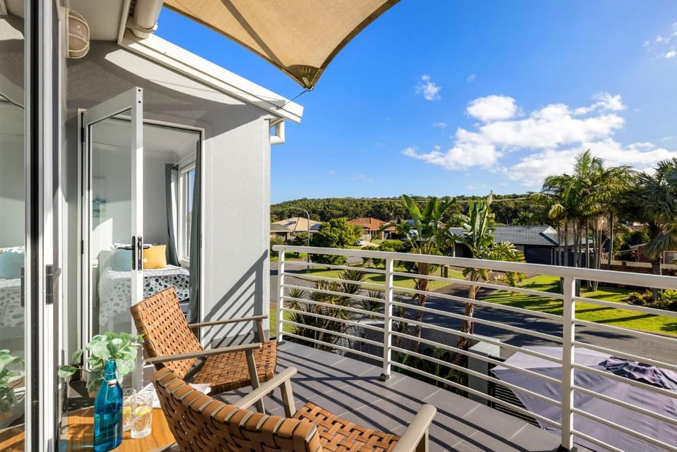 Sandcastles at the Beach - Linen Supplied & Beds Ready on Arrival House in Fingal Bay