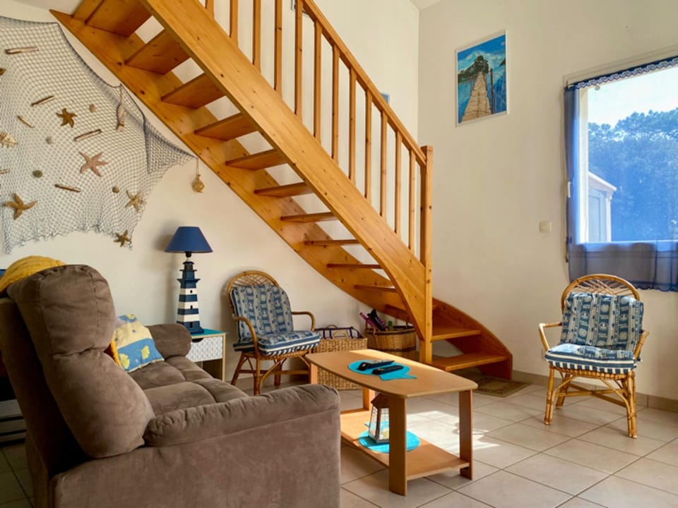 Pavillon à Longeville-sur-Mer, proche plage, 6 pers, 3 ch, terrasse, parking privé - FR-1-336-135 House in Pays de la Loire
