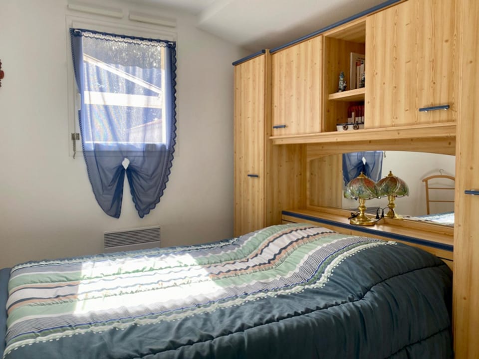 Pavillon à Longeville-sur-Mer, proche plage, 6 pers, 3 ch, terrasse, parking privé - FR-1-336-135 House in Pays de la Loire