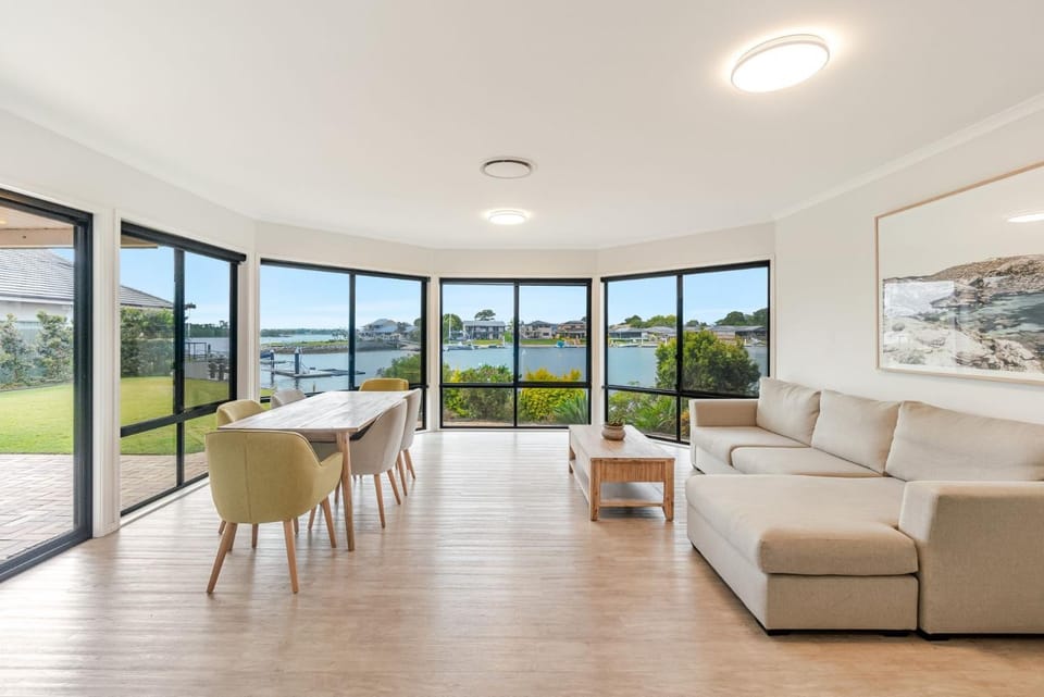 View (from property/room), Living room, Seating area, Dining area, River view