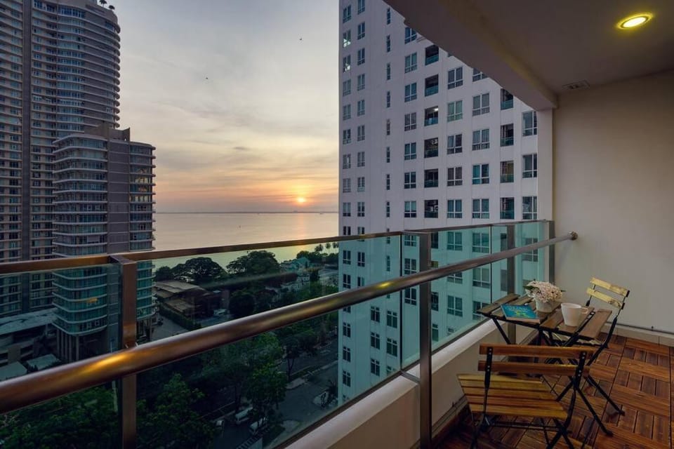 2R2B/Harmony Sunrise/1~8pax/Gurney/Mansion One Apartment in George Town