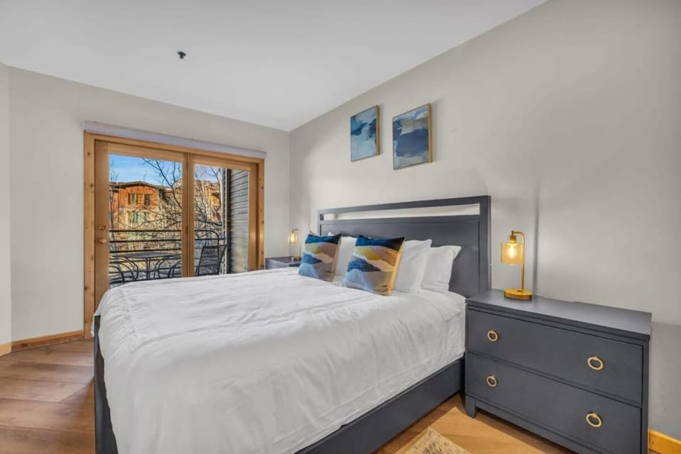 Steps From Ski Lift Garage Parking Included House in Park City
