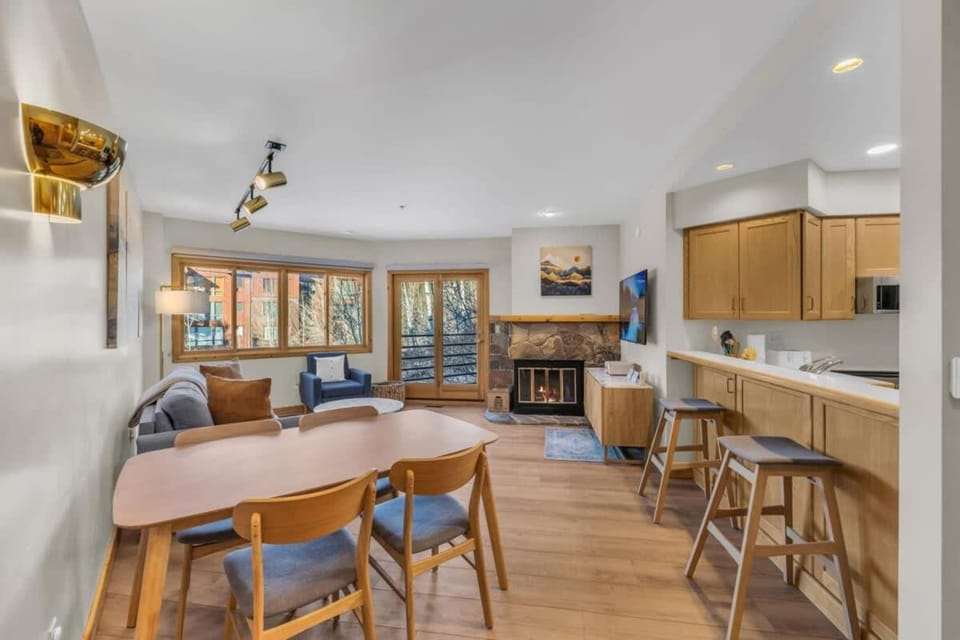 Steps From Ski Lift Garage Parking Included House in Park City