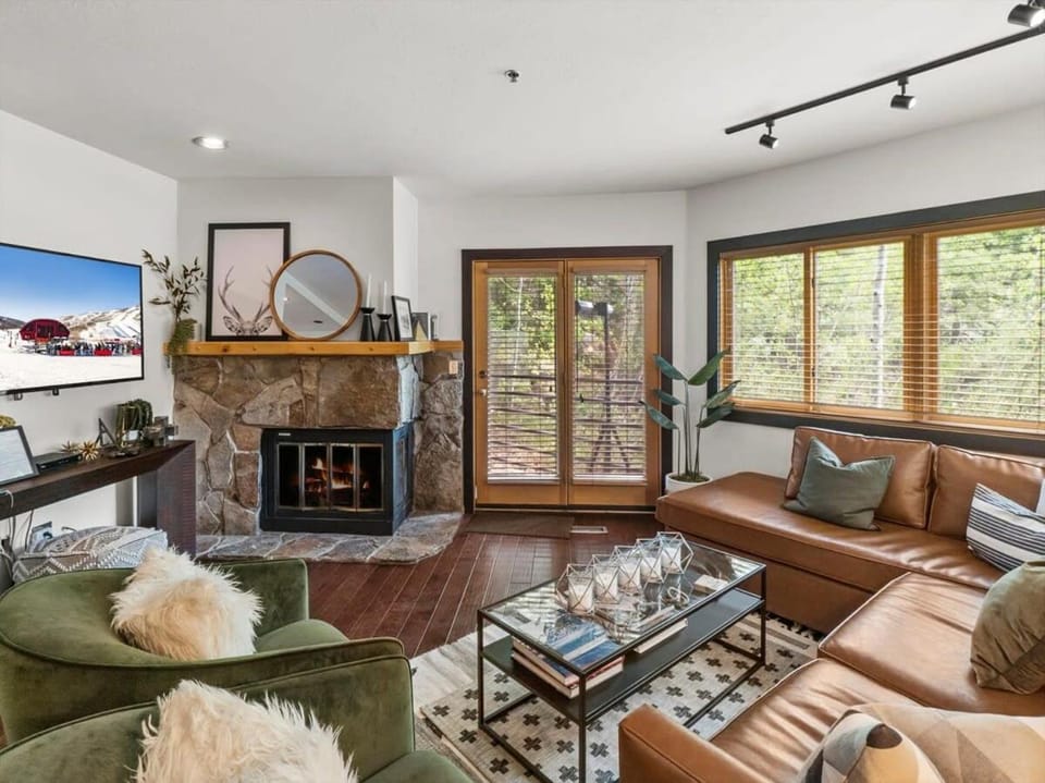 Gorgeous 1BR Steps From Lifts with Private Hot Tub House in Park City