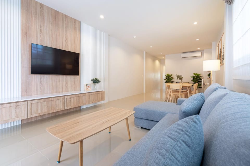 TV and multimedia, Living room, Seating area, air conditioner