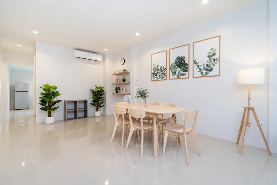 Living room, Seating area, Dining area, air conditioner