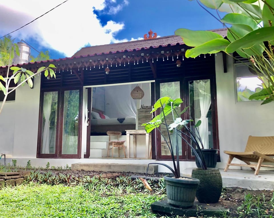 Facade/entrance, Balcony/Terrace