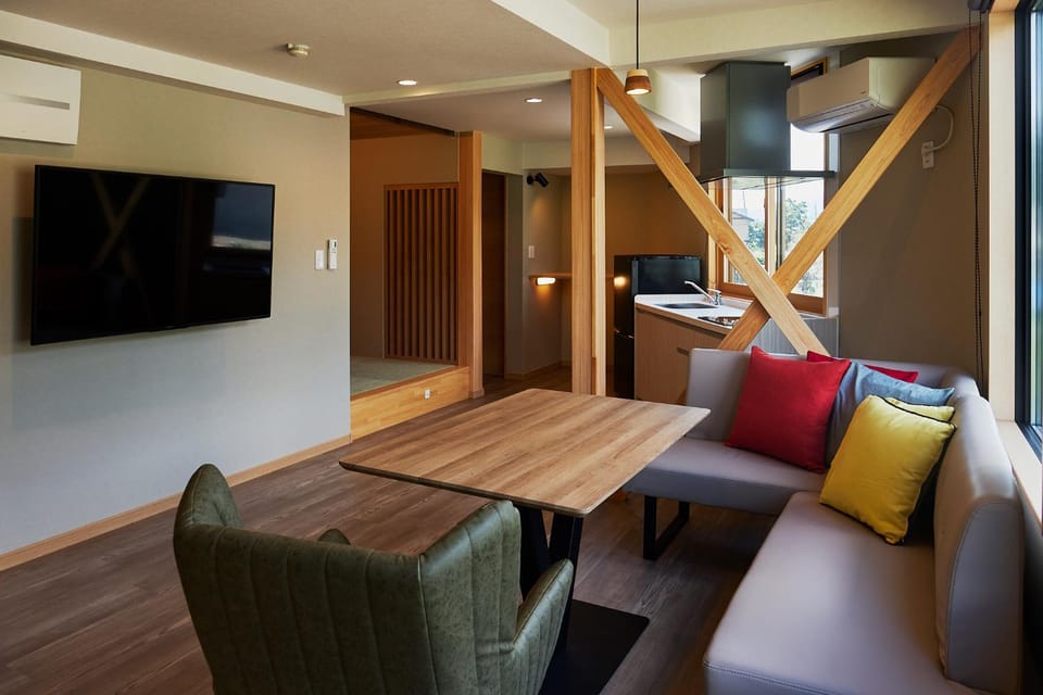 TV and multimedia, Kitchen or kitchenette, Living room, Dining area