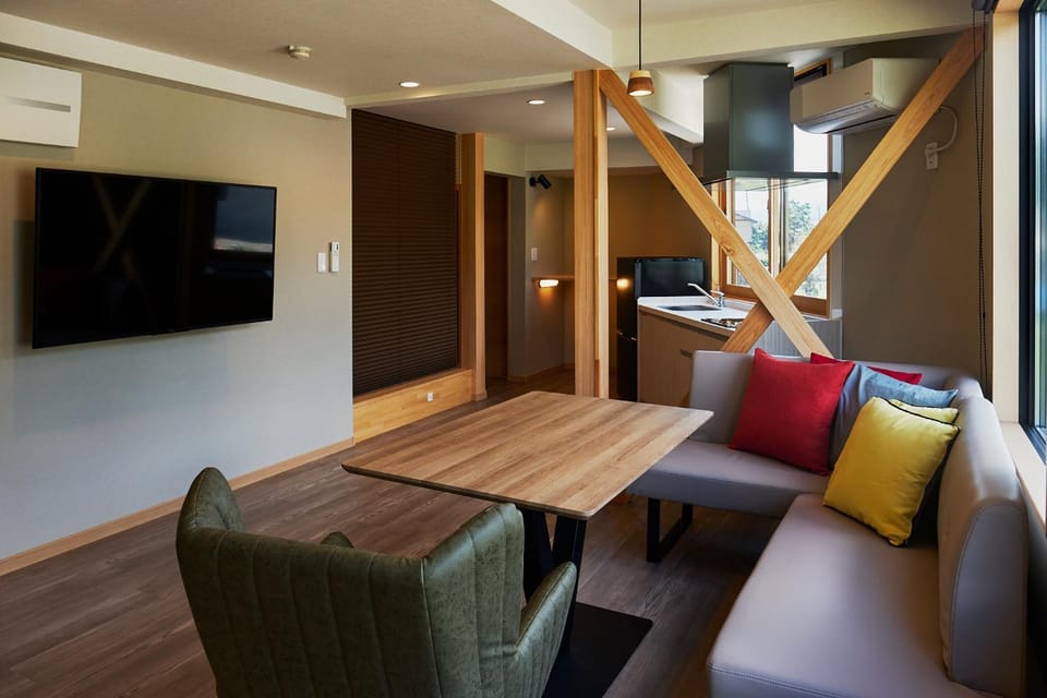 Kitchen or kitchenette, Living room, Seating area, Dining area