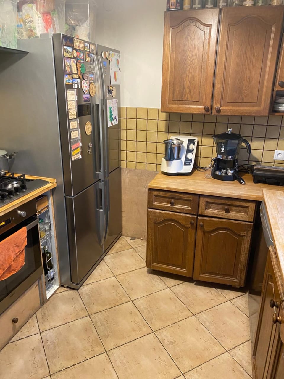 Communal kitchen, kitchen
