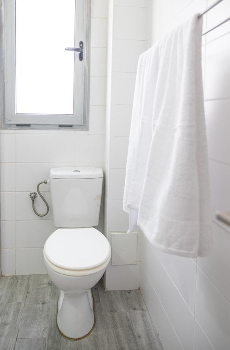 Shower, Toilet, Bathroom, towels