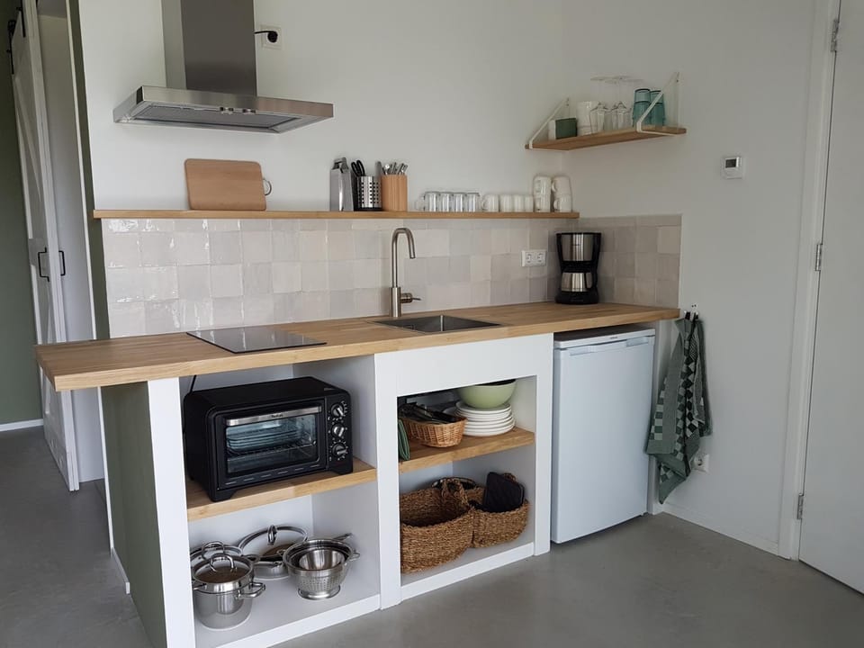 Coffee/tea facilities, Kitchen or kitchenette, pet friendly, stove