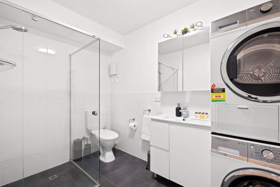 Shower, Toilet, Bathroom, washing machine