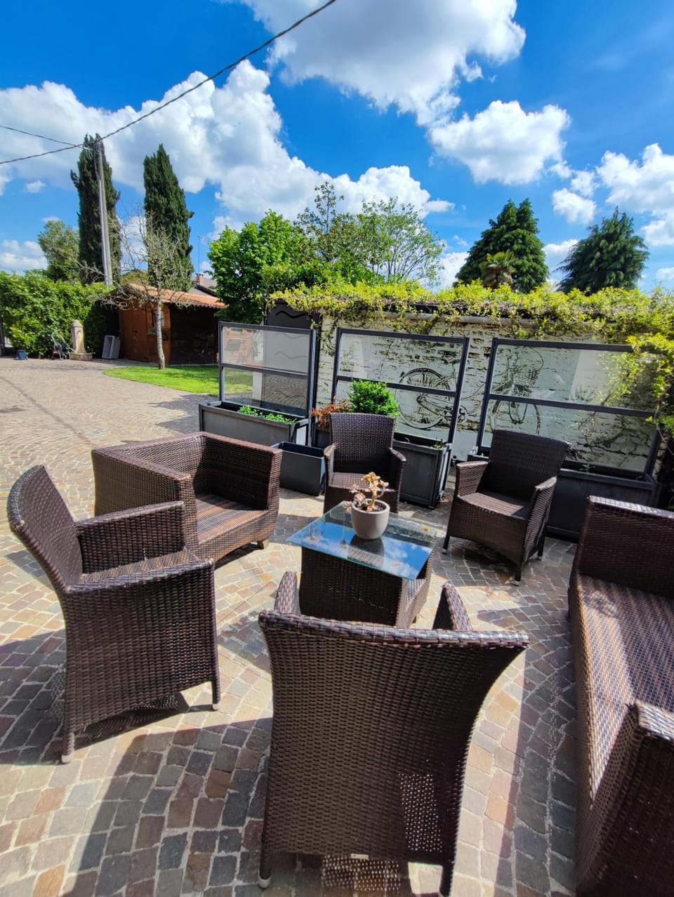 Garden, Seating area