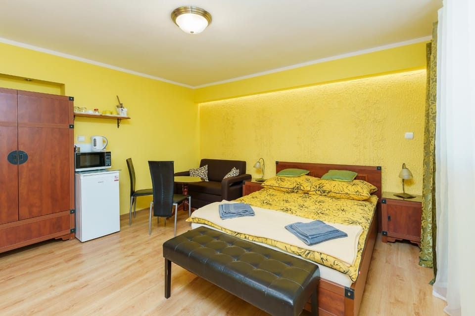 Bed, Kitchen or kitchenette, Living room, Photo of the whole room, Seating area, Bedroom, minibar, towels, wardrobe