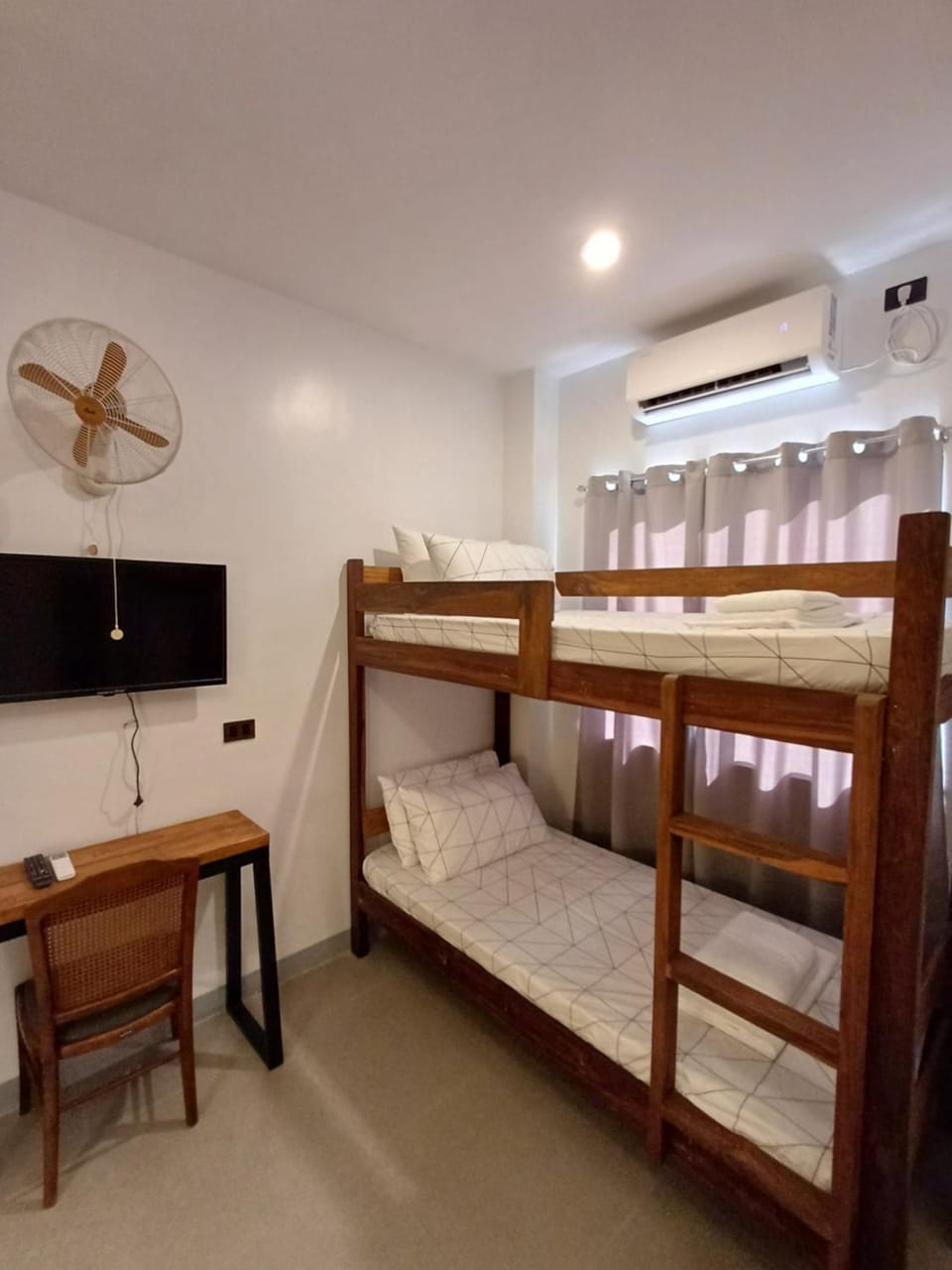Elisha's Guest House Bed and Breakfast in Coron