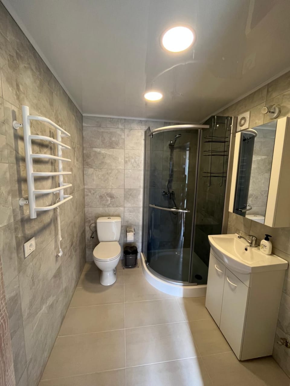 Shower, Toilet, towels